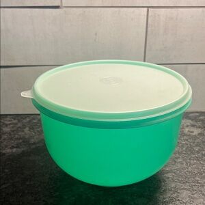 Vintage Tupperware Green Lettuce crisper Food Storage Bowl with Lid